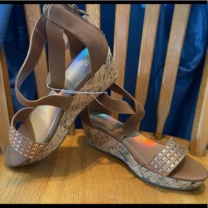 NWT Justice wedged sandals size 7